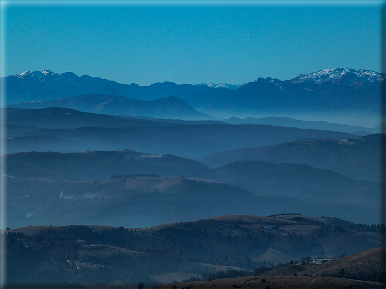 foto Salita dal Monte Tomba a Cima Grappa